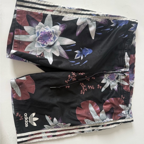 Adidas lotus print shorts - Picture 4 of 6
